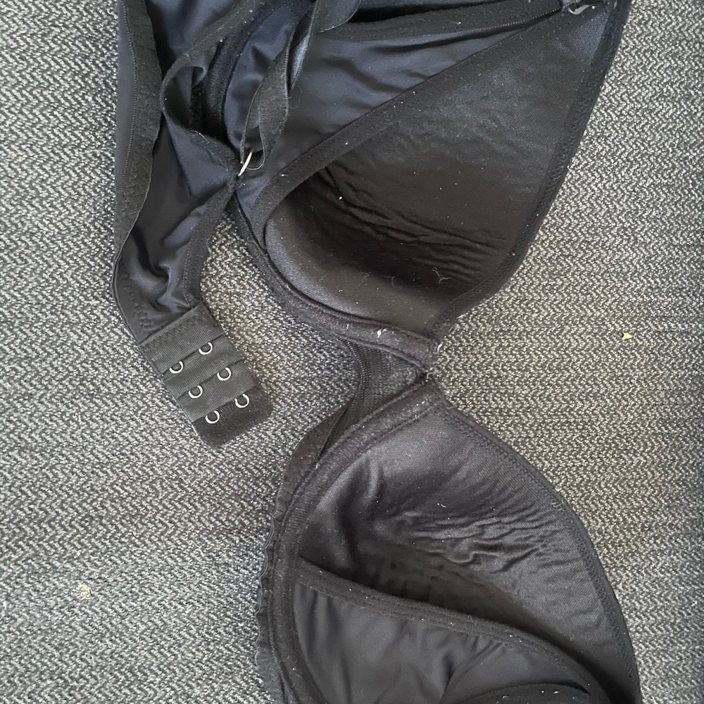 Elegant Black Women's Bra pumping